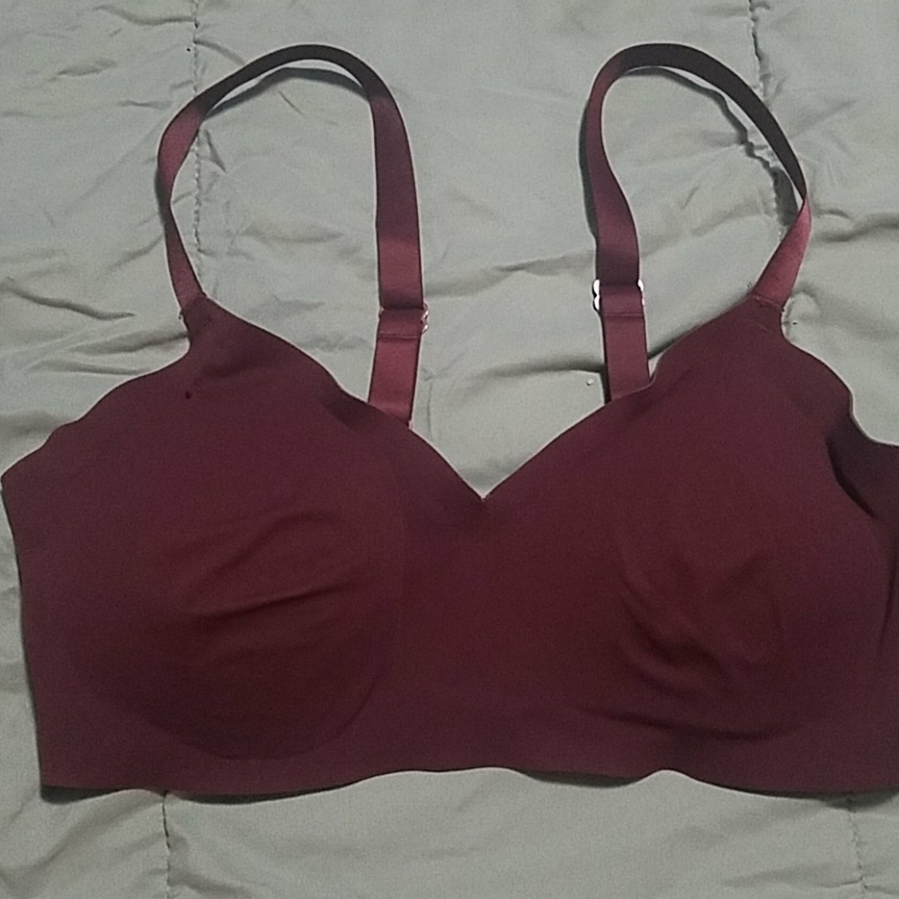 Women's size Large bra. Adjustable shoulder straps